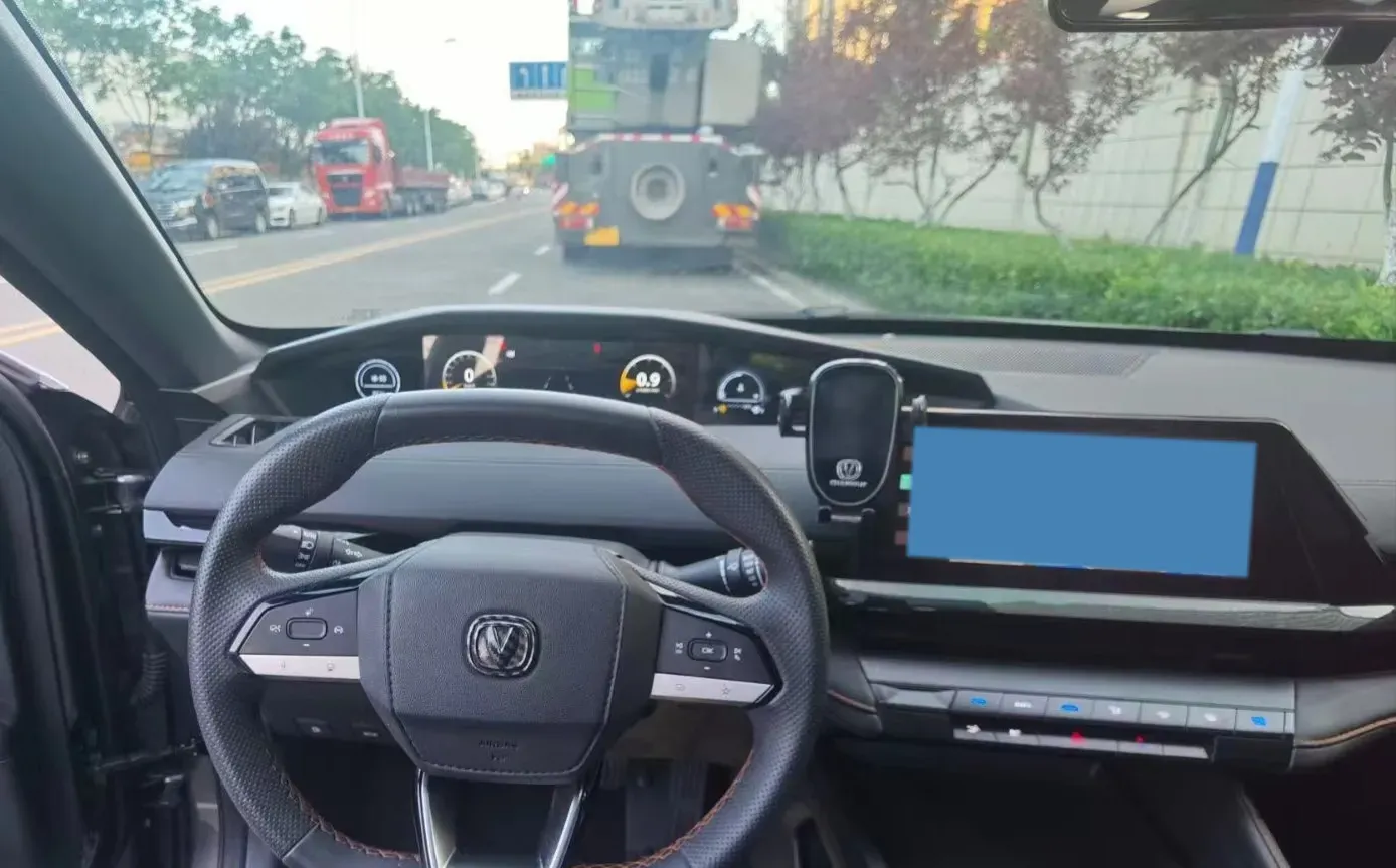 2023 ChangAn UNI-V 1.5T 188HP L4 7DCT,autocango,china used car exporter,china ev exporter,chinese used car exporter,chinese used ev exporter