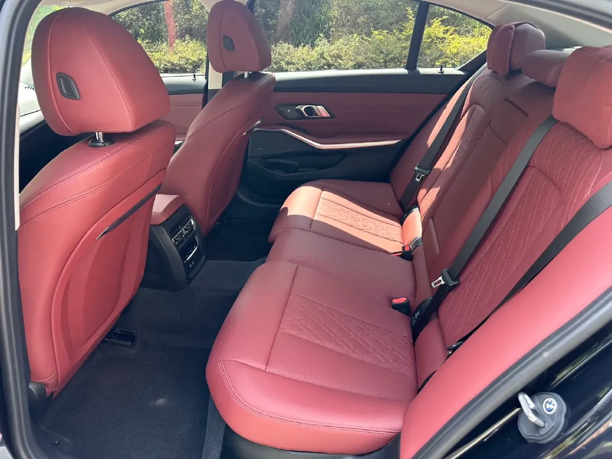 2025 BMW 3 Series 2.0T 245HP L4 8AT,autocango,china used car exporter,china ev exporter,chinese used car exporter,chinese used ev exporter