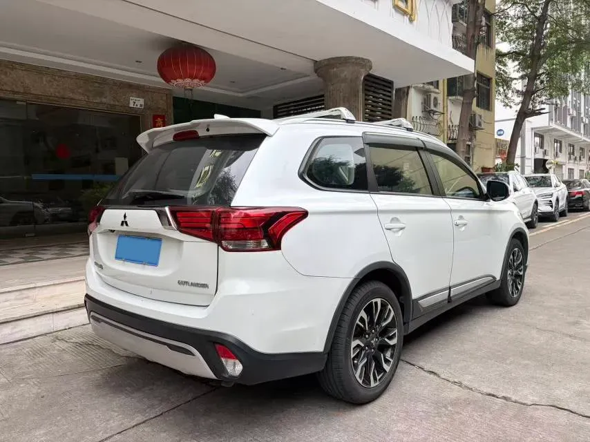 2020 Mitsubishi Outlander 2.0L 166HP L4 CVT,autocango,china used car exporter,china ev exporter,chinese used car exporter,chinese used ev exporter
