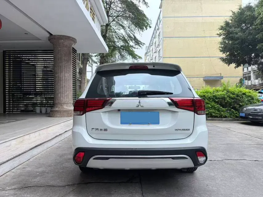 2020 Mitsubishi Outlander 2.0L 166HP L4 CVT,autocango,china used car exporter,china ev exporter,chinese used car exporter,chinese used ev exporter