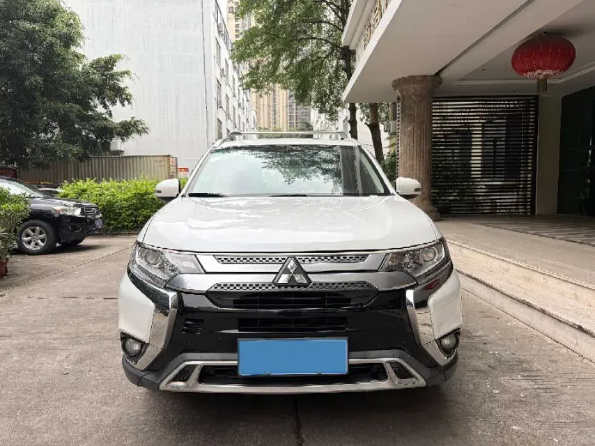 2020 Mitsubishi Outlander 2.0L 166HP L4 CVT,autocango,china used car exporter,china ev exporter,chinese used car exporter,chinese used ev exporter