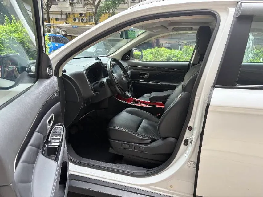 2020 Mitsubishi Outlander 2.0L 166HP L4 CVT,autocango,china used car exporter,china ev exporter,chinese used car exporter,chinese used ev exporter