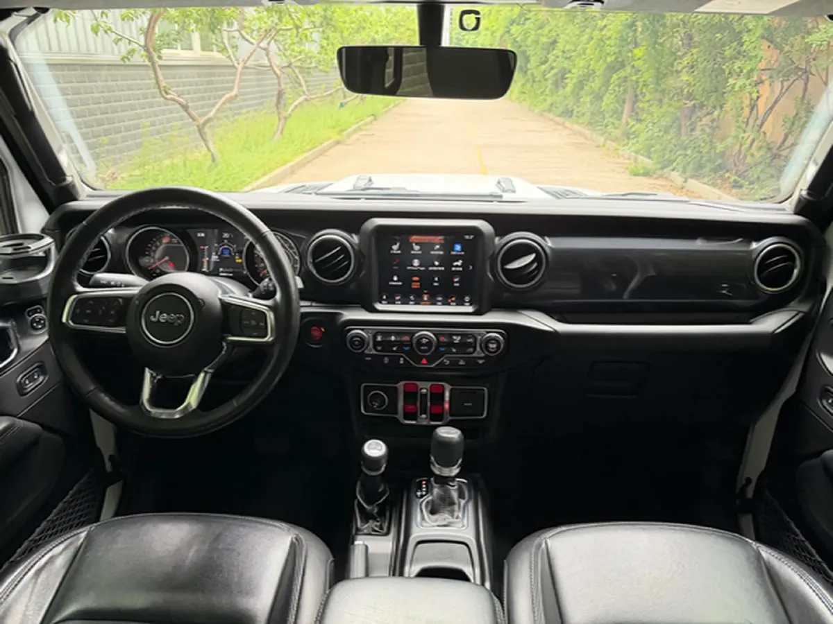 2022 Jeep Wrangler 2.0T 266HP L4 8AT,autocango,china used car exporter,china ev exporter,chinese used car exporter,chinese used ev exporter