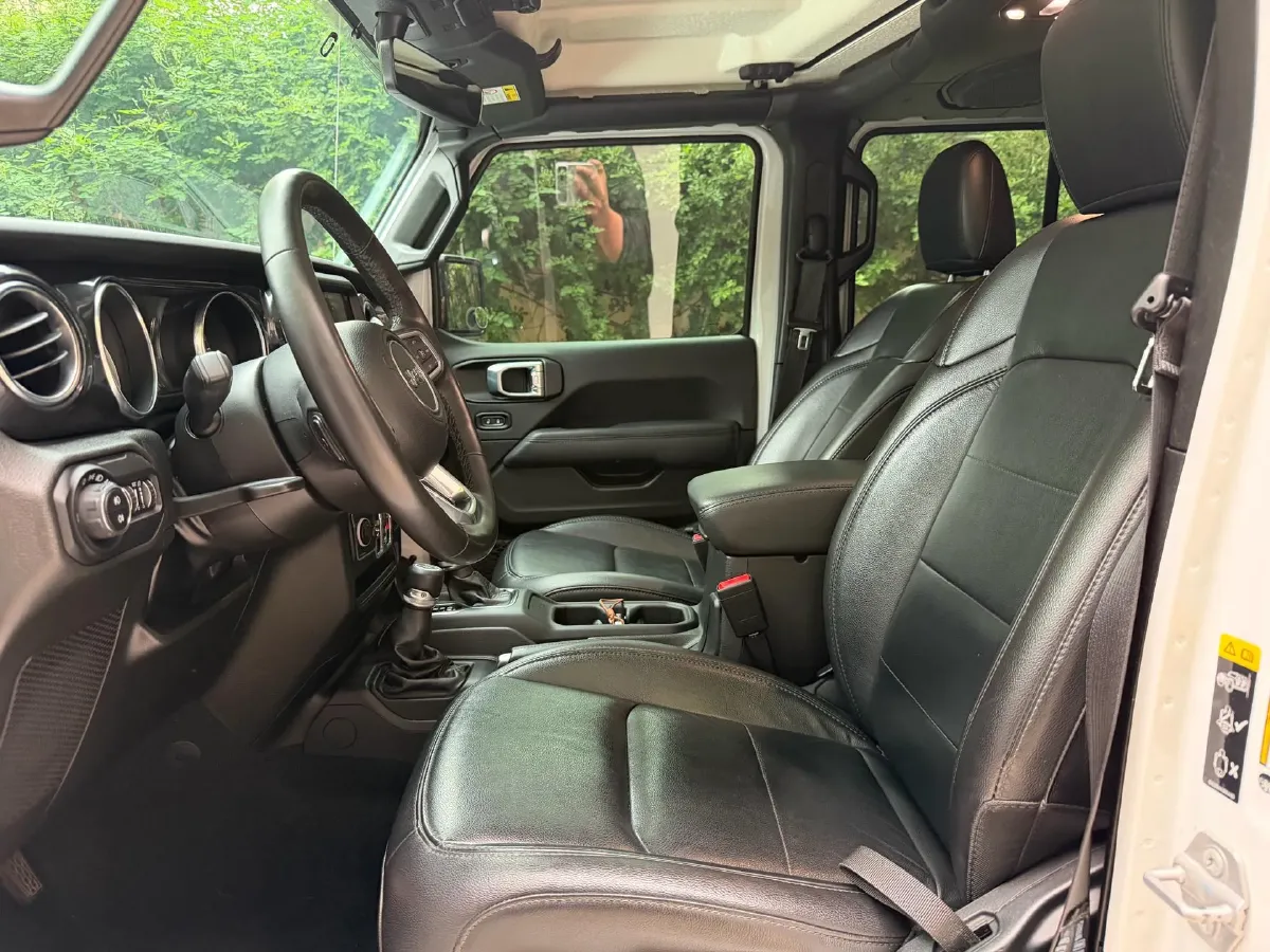 2022 Jeep Wrangler 2.0T 266HP L4 8AT,autocango,china used car exporter,china ev exporter,chinese used car exporter,chinese used ev exporter