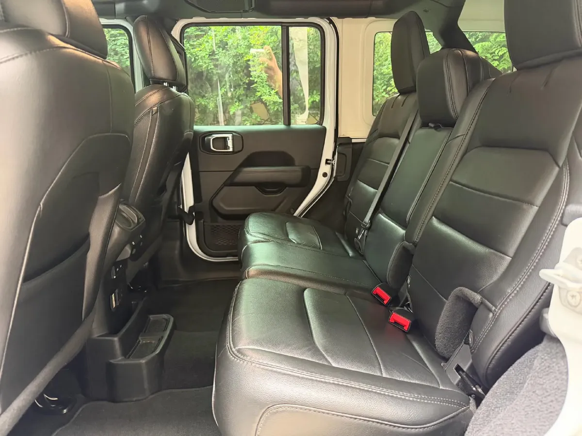2022 Jeep Wrangler 2.0T 266HP L4 8AT,autocango,china used car exporter,china ev exporter,chinese used car exporter,chinese used ev exporter