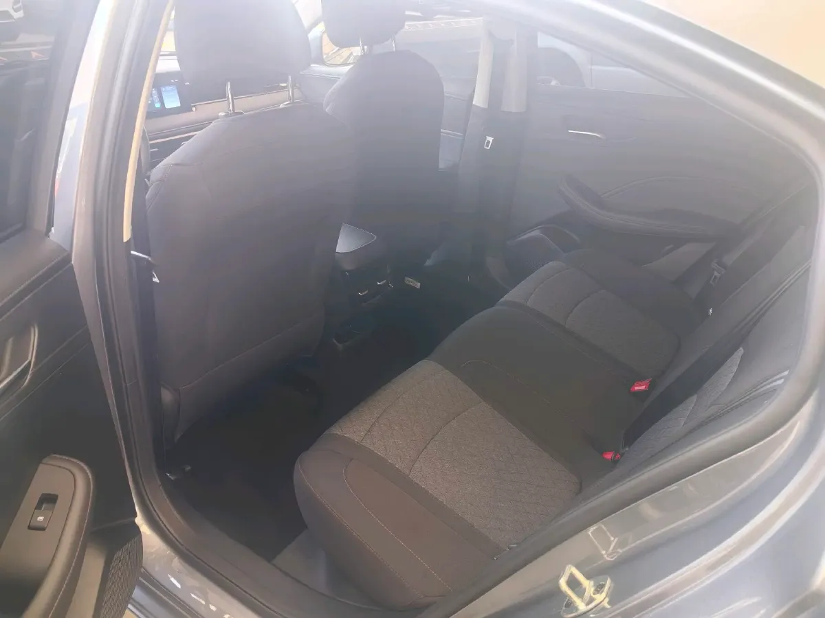 2023 Roewe i5 1.5L 129HP L4 5MT,autocango,china used car exporter,china ev exporter,chinese used car exporter,chinese used ev exporter