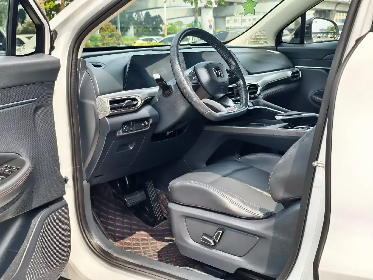 2020 ChangAn UNI-T 1.5T 180HP L4 7DCT,autocango,china used car exporter,china ev exporter,chinese used car exporter,chinese used ev exporter