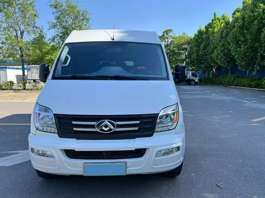 2023 MAXUS XinTu V80 2.0T 127HP L4 6MT,autocango,china used car exporter,china ev exporter,chinese used car exporter,chinese used ev exporter