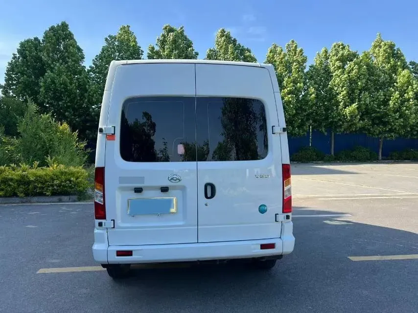 2023 MAXUS XinTu V80 2.0T 127HP L4 6MT,autocango,china used car exporter,china ev exporter,chinese used car exporter,chinese used ev exporter