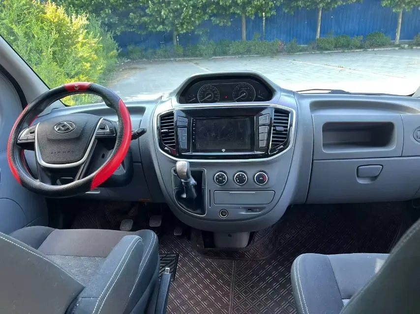 2023 MAXUS XinTu V80 2.0T 127HP L4 6MT,autocango,china used car exporter,china ev exporter,chinese used car exporter,chinese used ev exporter