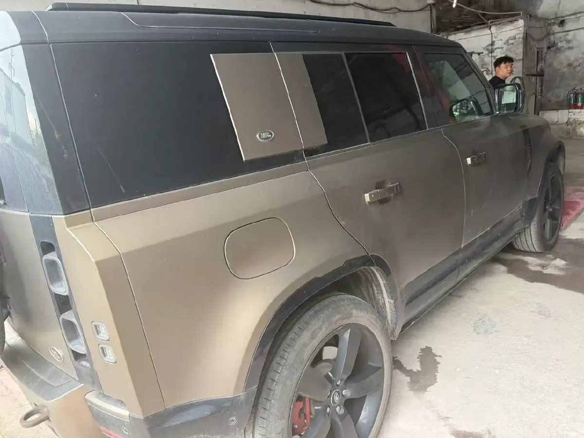 2022 Land Rover Defender 3.0T 400HP L6 8AT,autocango,china used car exporter,china ev exporter,chinese used car exporter,chinese used ev exporter