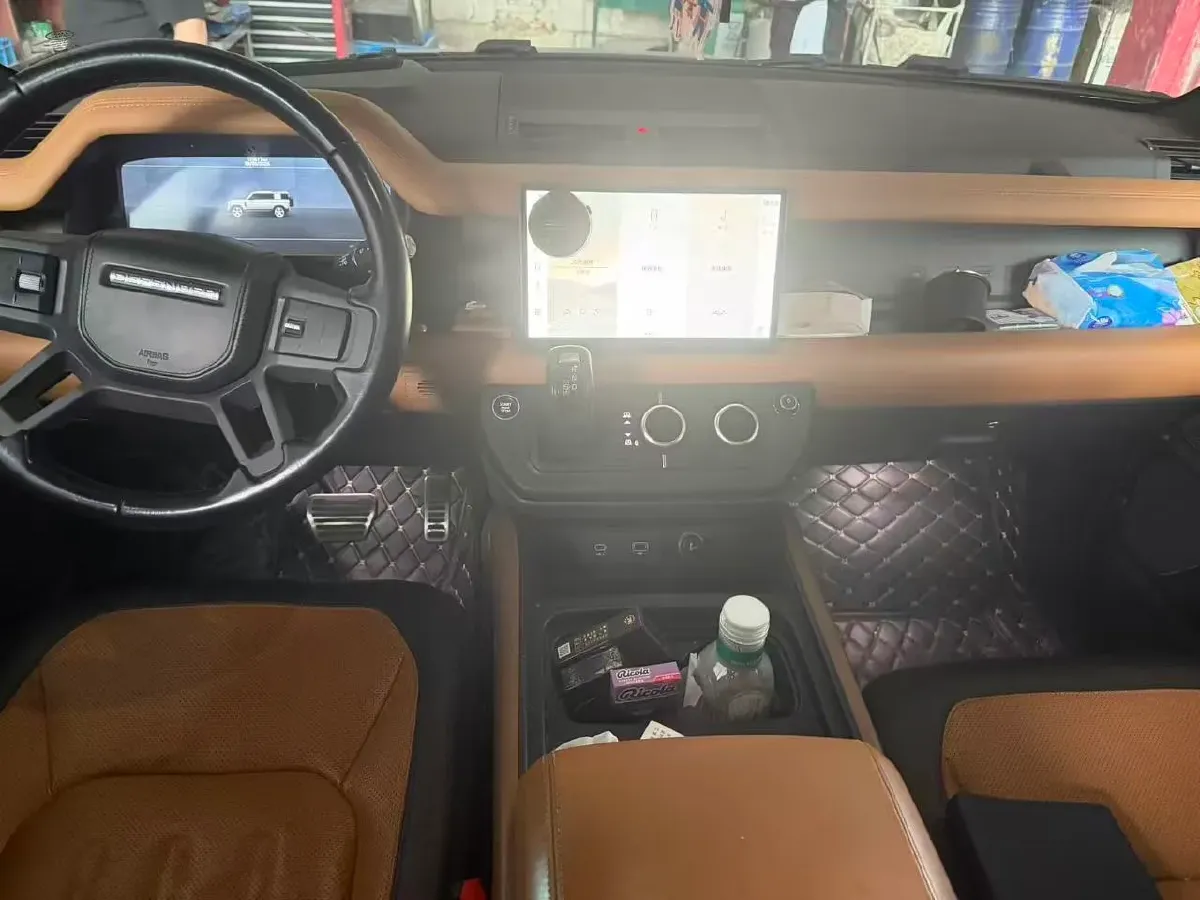2022 Land Rover Defender 3.0T 400HP L6 8AT,autocango,china used car exporter,china ev exporter,chinese used car exporter,chinese used ev exporter