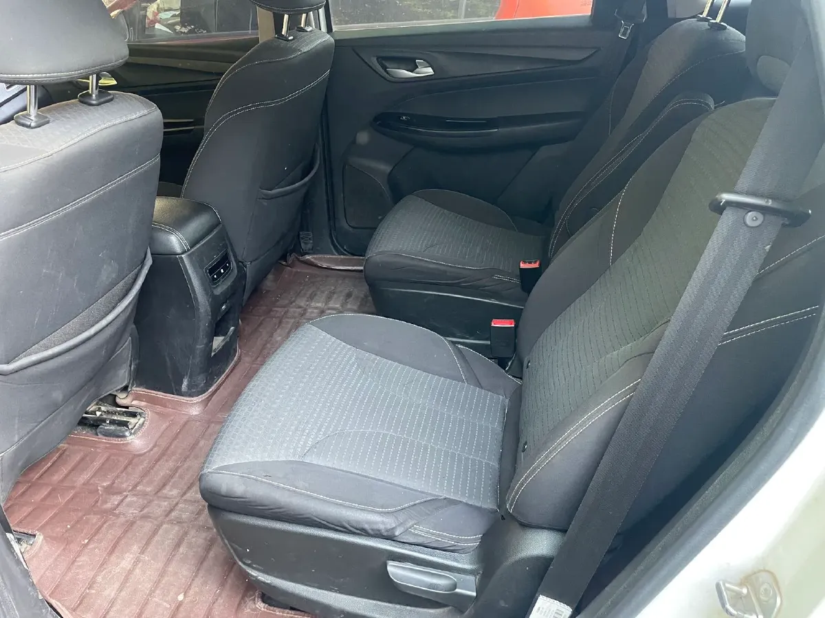 2019 BaoJun 730 1.5L 105HP L4 6MT,autocango,china used car exporter,china ev exporter,chinese used car exporter,chinese used ev exporter