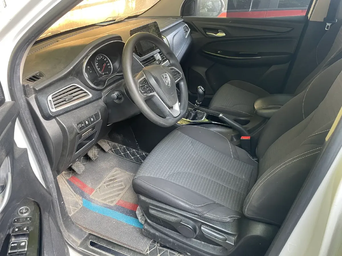 2019 BaoJun 730 1.5L 105HP L4 6MT,autocango,china used car exporter,china ev exporter,chinese used car exporter,chinese used ev exporter