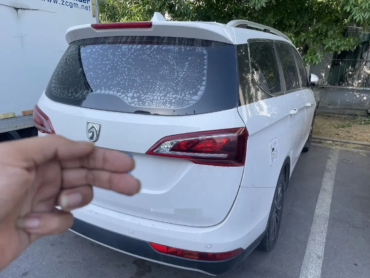 2019 BaoJun 730 1.5L 105HP L4 6MT,autocango,china used car exporter,china ev exporter,chinese used car exporter,chinese used ev exporter