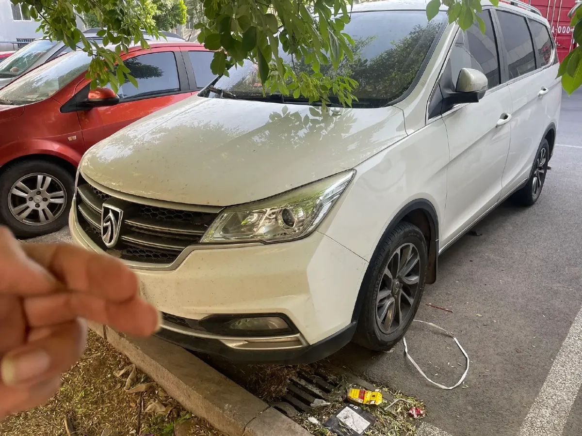 2019 BaoJun 730 1.5L 105HP L4 6MT,autocango,china used car exporter,china ev exporter,chinese used car exporter,chinese used ev exporter
