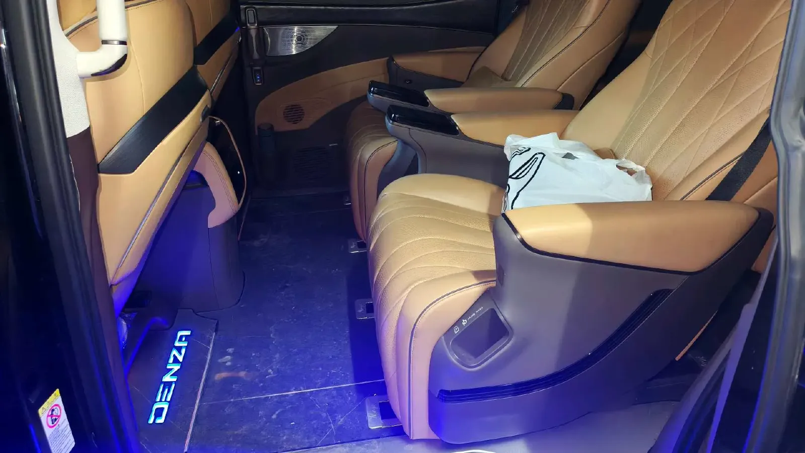 2022 HongQi HS7 3.0T 337HP V6 8AT,autocango,china used car exporter,china ev exporter,chinese used car exporter,chinese used ev exporter