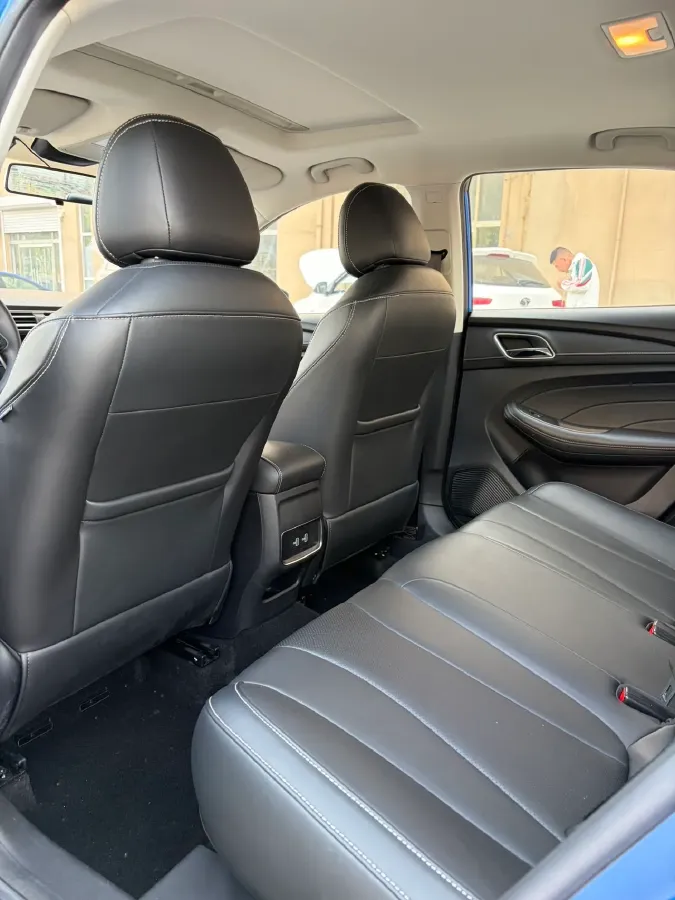 2020 Roewe i5 1.5L 120HP L4 CVT,autocango,china used car exporter,china ev exporter,chinese used car exporter,chinese used ev exporter