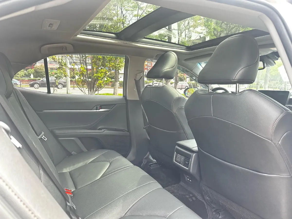 2021 Toyota Camry 2.5L 209HP L4 8AT,autocango,china used car exporter,china ev exporter,chinese used car exporter,chinese used ev exporter