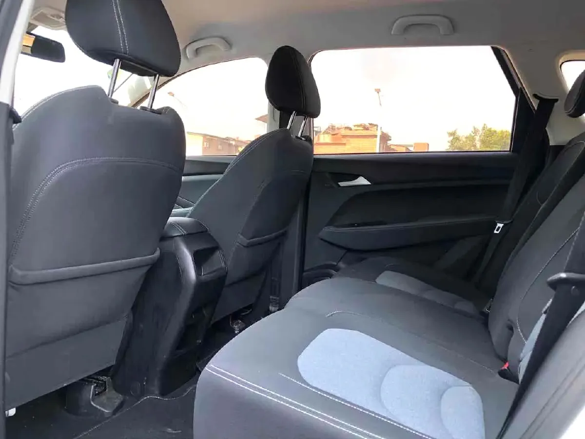 2019 BaoJun 530 1.5T 147HP L4 CVT,autocango,china used car exporter,china ev exporter,chinese used car exporter,chinese used ev exporter