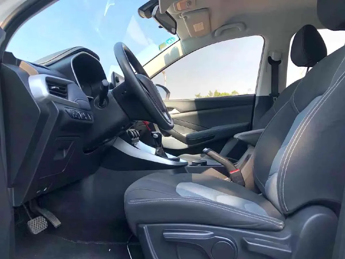 2019 BaoJun 530 1.5T 147HP L4 CVT,autocango,china used car exporter,china ev exporter,chinese used car exporter,chinese used ev exporter