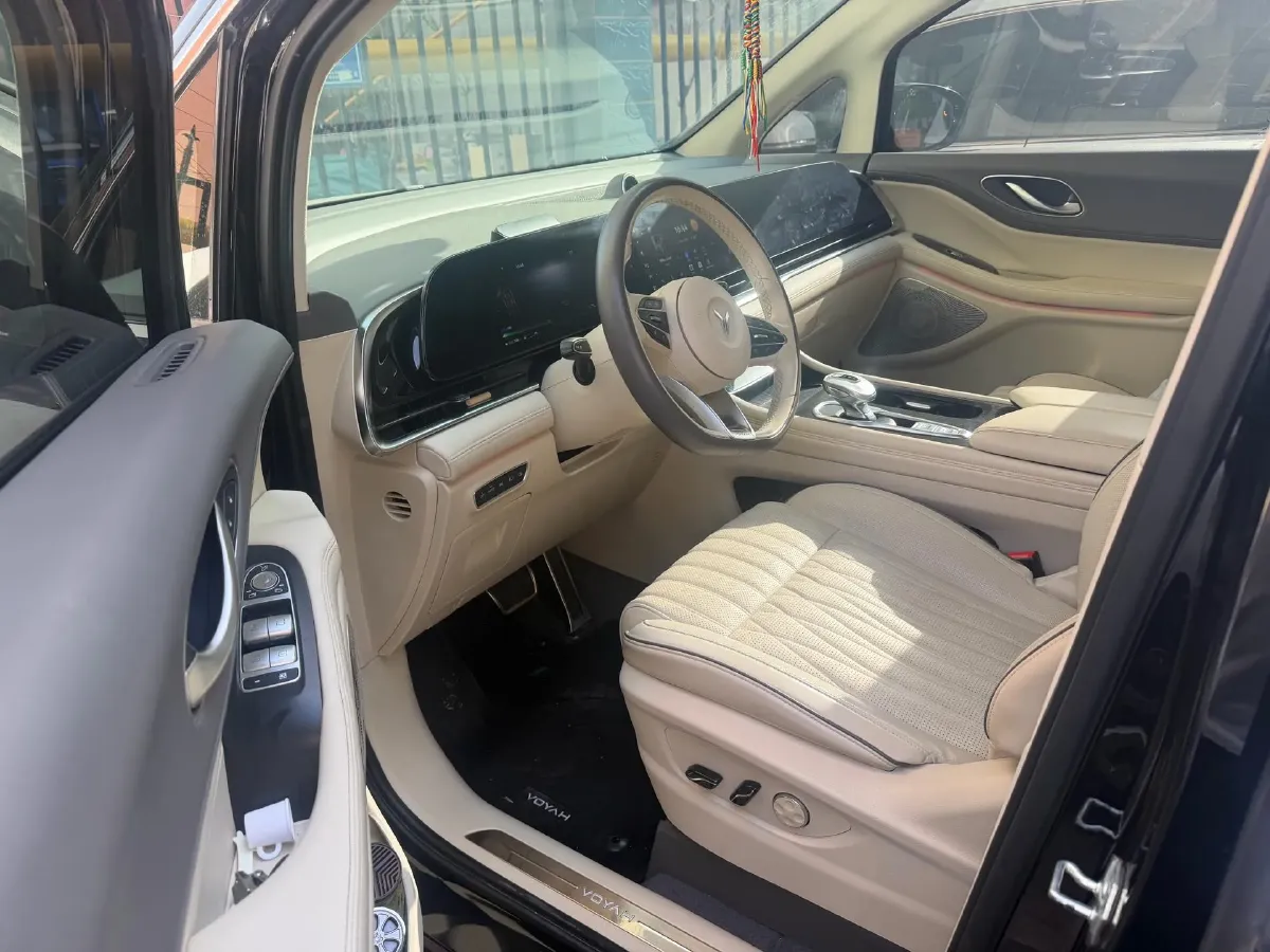2022 Voyah Dream 1.5T 136HP L4 PHEV 25.57KWH,autocango,china used car exporter,china ev exporter,chinese used car exporter,chinese used ev exporter