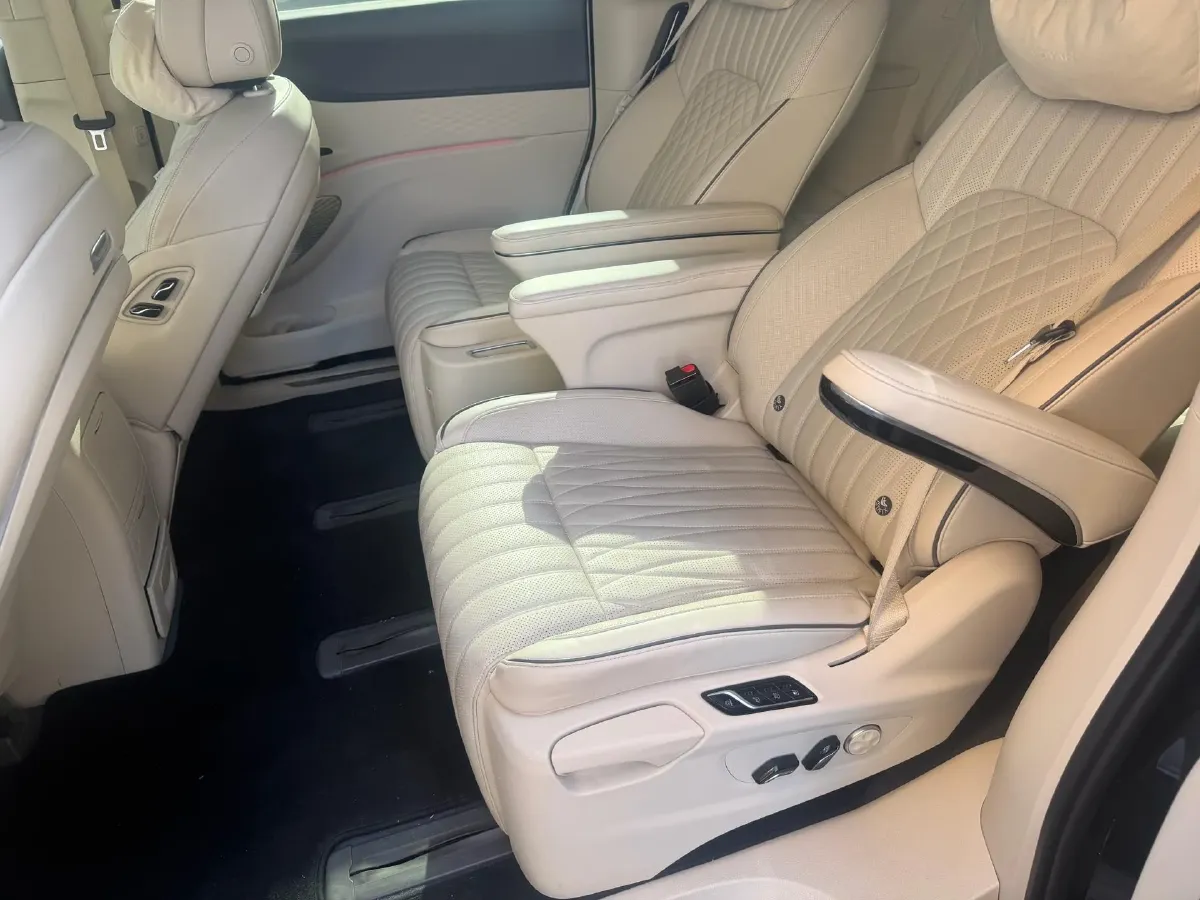2022 Voyah Dream 1.5T 136HP L4 PHEV 25.57KWH,autocango,china used car exporter,china ev exporter,chinese used car exporter,chinese used ev exporter