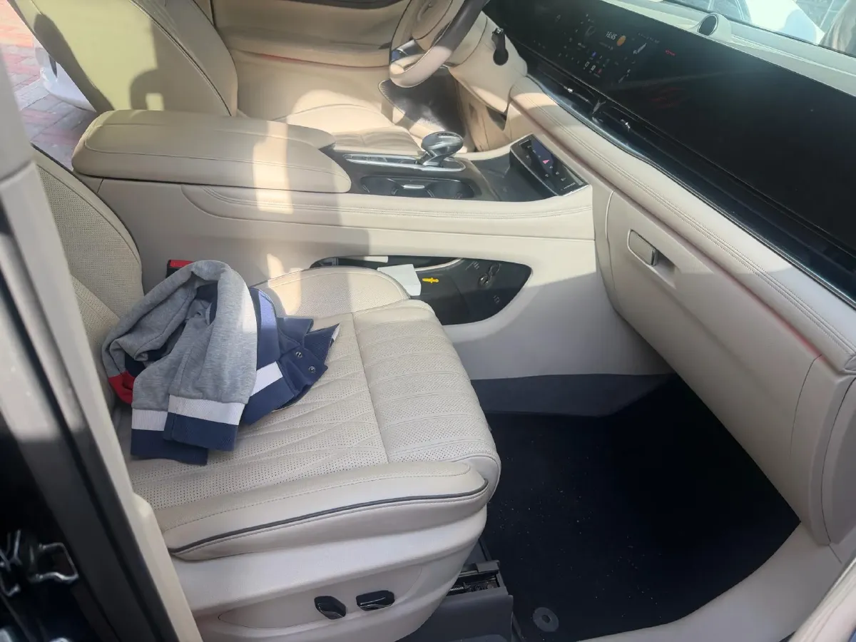 2022 Voyah Dream 1.5T 136HP L4 PHEV 25.57KWH,autocango,china used car exporter,china ev exporter,chinese used car exporter,chinese used ev exporter
