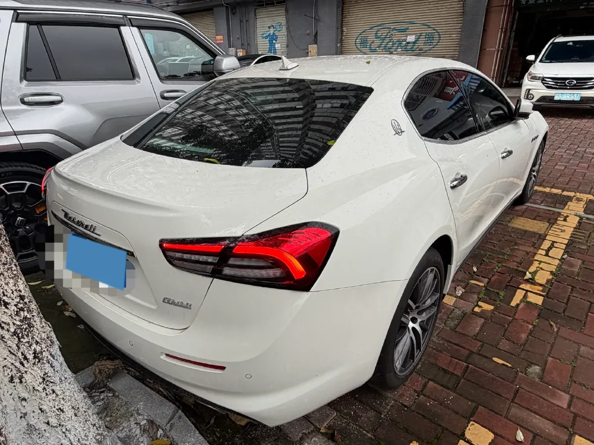 2021 Maserati Ghibli 2.0T 330HP L4 8AT,autocango,china used car exporter,china ev exporter,chinese used car exporter,chinese used ev exporter