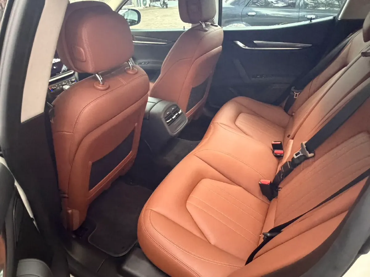 2021 Maserati Ghibli 2.0T 330HP L4 8AT,autocango,china used car exporter,china ev exporter,chinese used car exporter,chinese used ev exporter