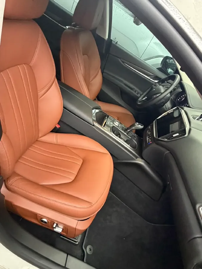 2021 Maserati Ghibli 2.0T 330HP L4 8AT,autocango,china used car exporter,china ev exporter,chinese used car exporter,chinese used ev exporter