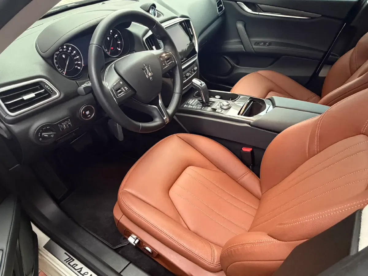 2021 Maserati Ghibli 2.0T 330HP L4 8AT,autocango,china used car exporter,china ev exporter,chinese used car exporter,chinese used ev exporter