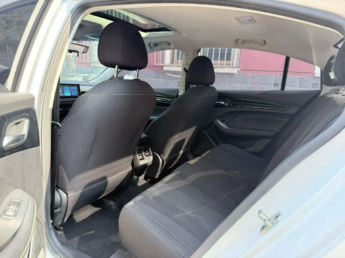 2021 Roewe i5 1.5L 120HP L4 CVT,autocango,china used car exporter,china ev exporter,chinese used car exporter,chinese used ev exporter