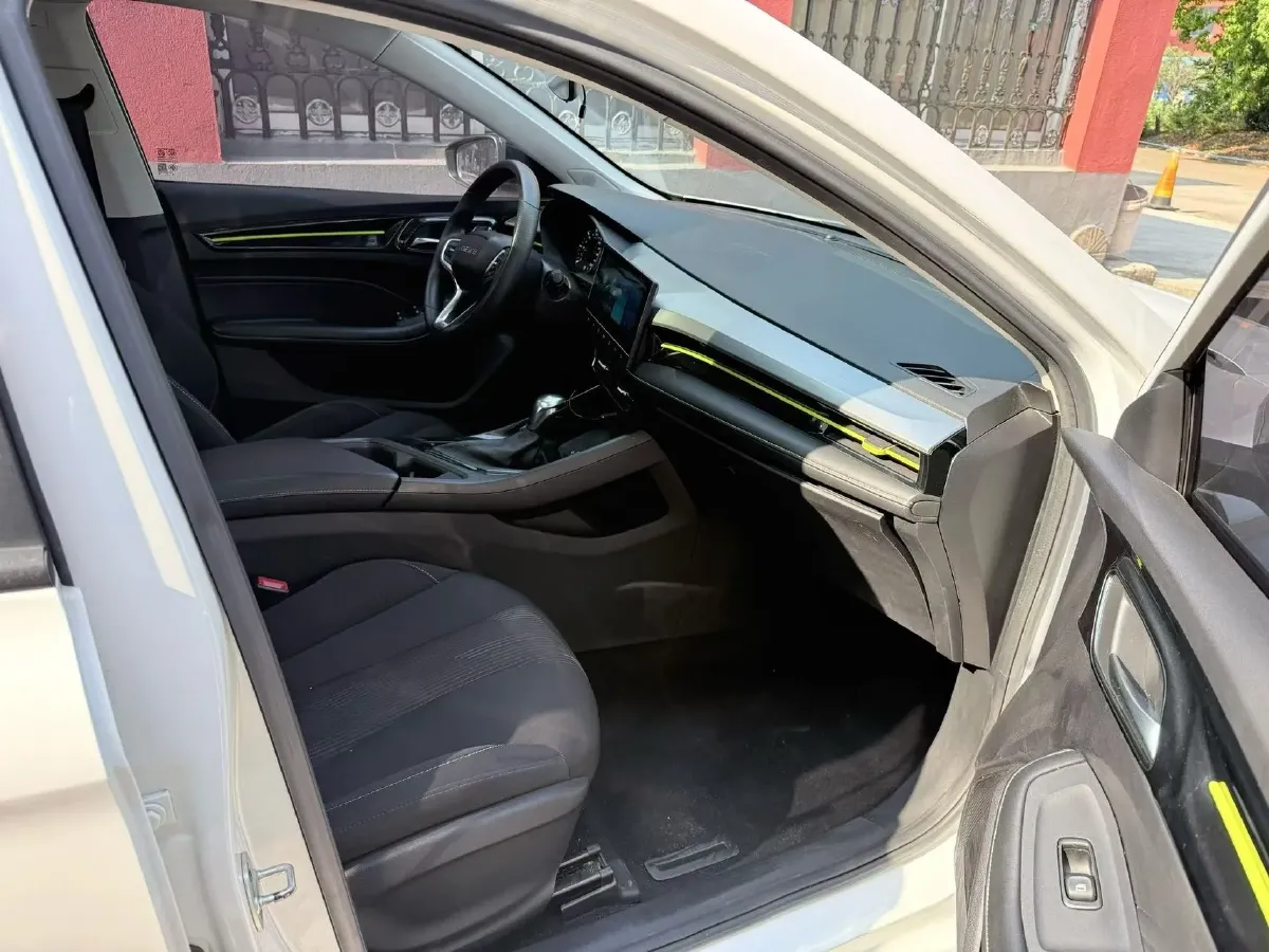 2021 Roewe i5 1.5L 120HP L4 CVT,autocango,china used car exporter,china ev exporter,chinese used car exporter,chinese used ev exporter