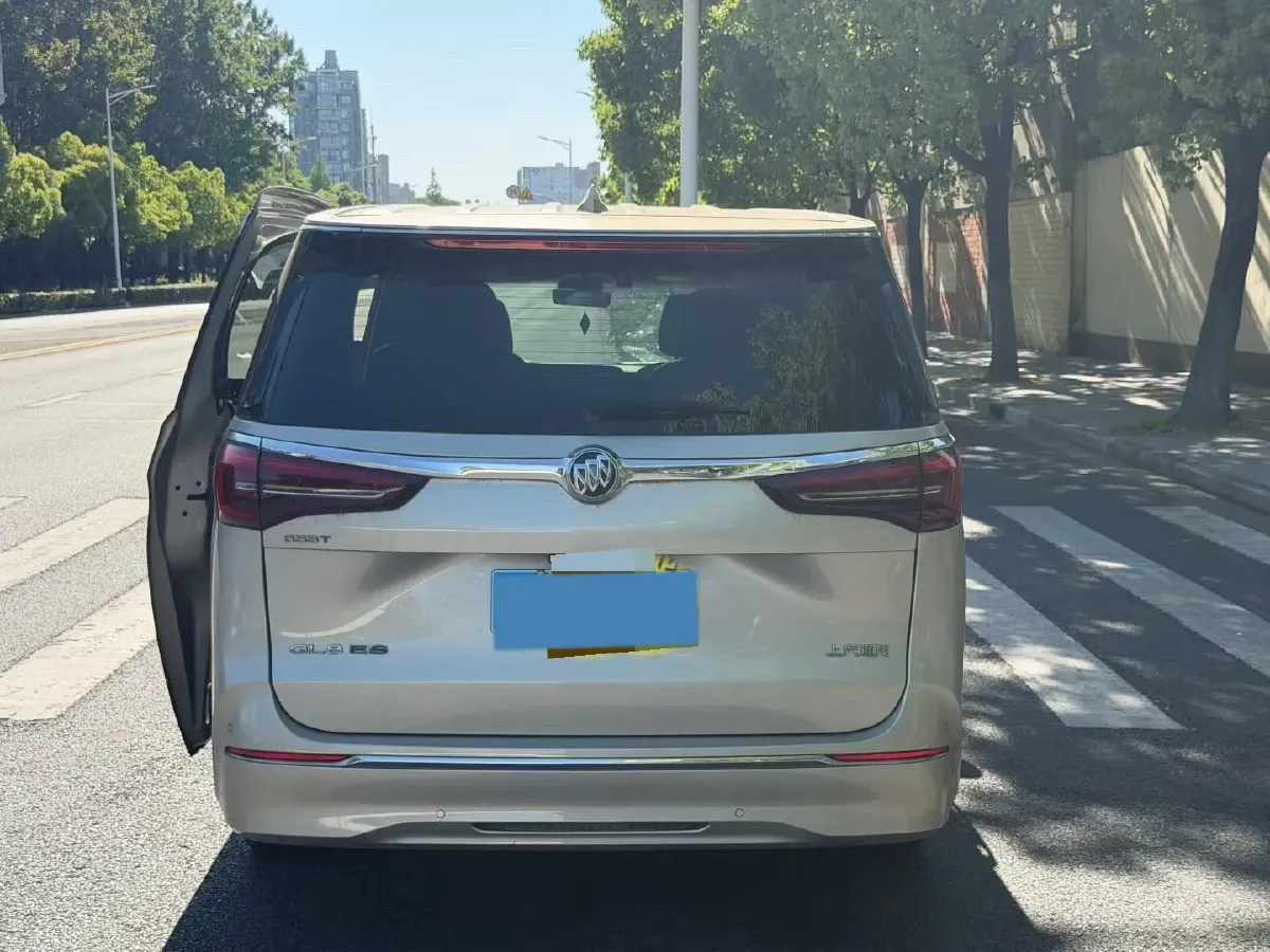 2022 Buick GL8 2.0T 237HP L4 9AT,autocango,china used car exporter,china ev exporter,chinese used car exporter,chinese used ev exporter