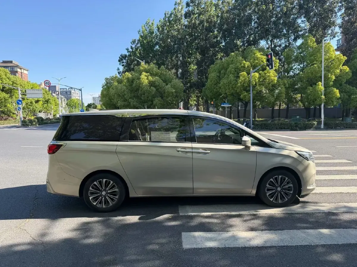 2022 Buick GL8 2.0T 237HP L4 9AT,autocango,china used car exporter,china ev exporter,chinese used car exporter,chinese used ev exporter