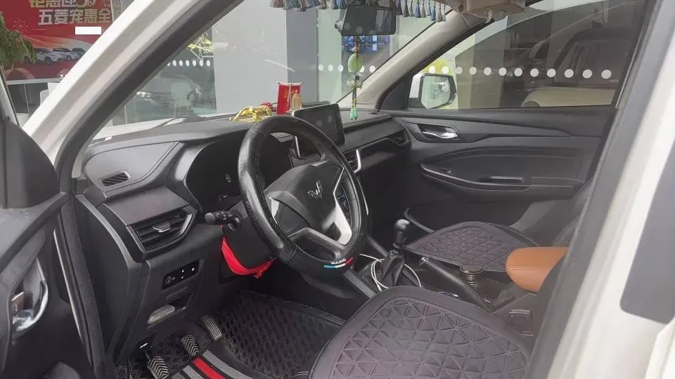 2019 WuLing HongGuang S3 1.5L 99HP L4 6MT,autocango,china used car exporter,china ev exporter,chinese used car exporter,chinese used ev exporter