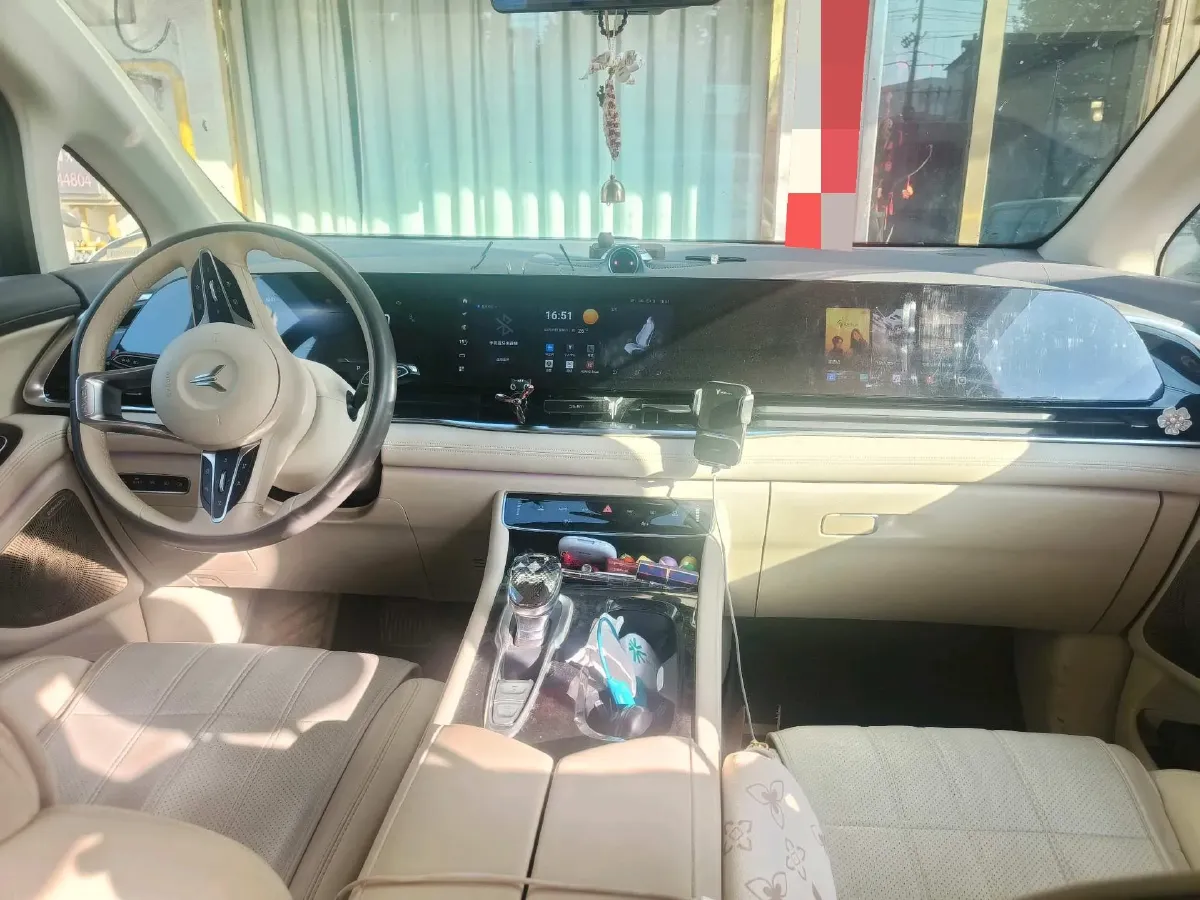 2024 Voyah Dream 1.5T 150HP L4 PHEV 43KWH,autocango,china used car exporter,china ev exporter,chinese used car exporter,chinese used ev exporter