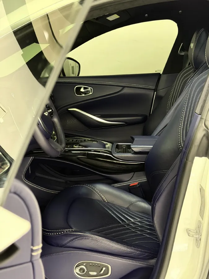 2021 Aston Martin DBX 4.0T 550HP V8 9AT,autocango,china used car exporter,china ev exporter,chinese used car exporter,chinese used ev exporter