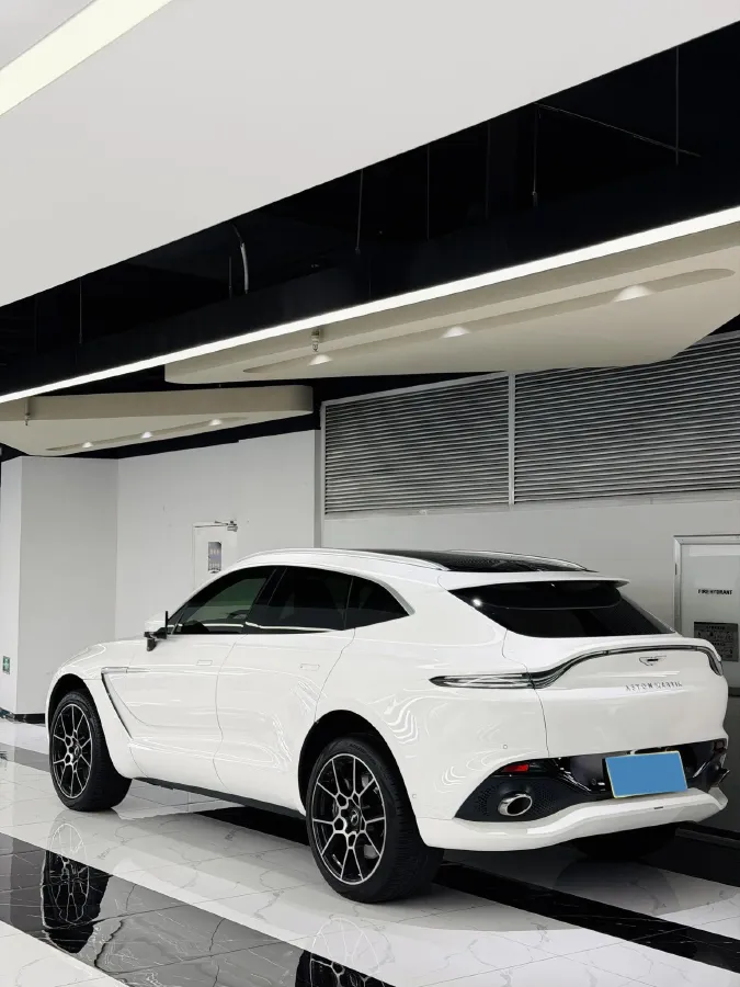 2021 Aston Martin DBX 4.0T 550HP V8 9AT,autocango,china used car exporter,china ev exporter,chinese used car exporter,chinese used ev exporter