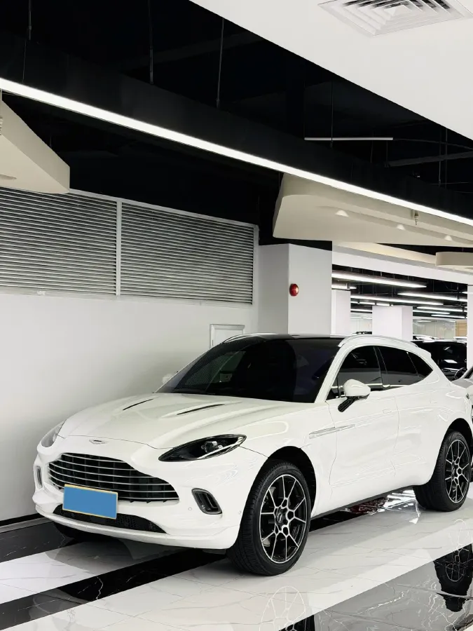 2021 Aston Martin DBX 4.0T 550HP V8 9AT,autocango,china used car exporter,china ev exporter,chinese used car exporter,chinese used ev exporter