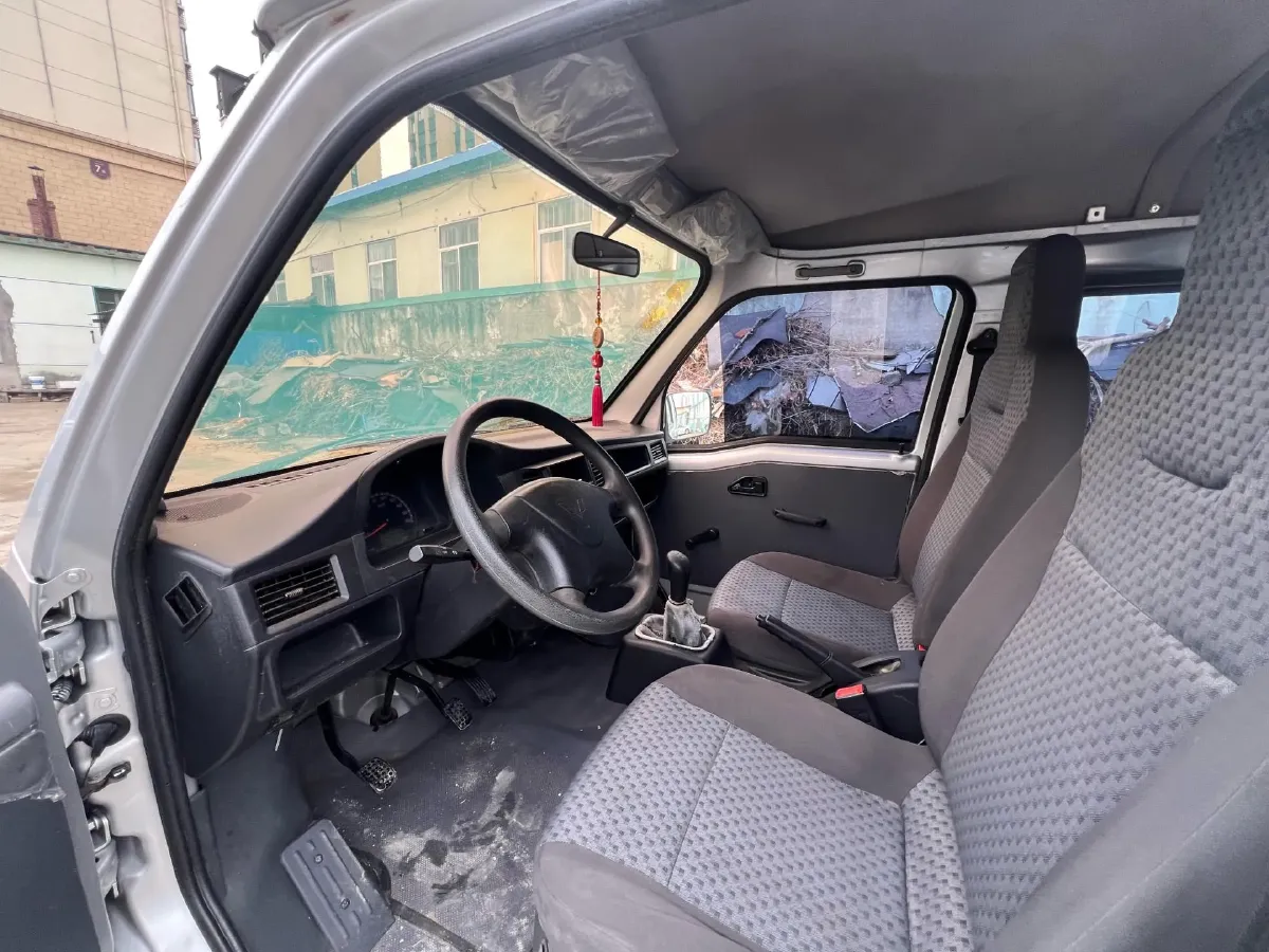 2015 WuLing ZhiGuang 1.2L 82HP L4 5MT,autocango,china used car exporter,china ev exporter,chinese used car exporter,chinese used ev exporter