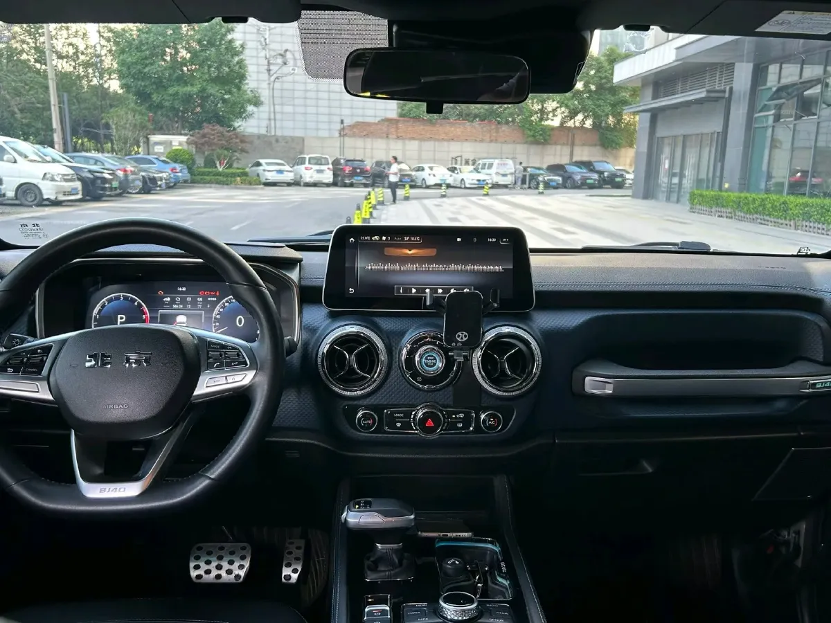 2021 Beijing BJ40 2.0T 163HP L4 8AT,autocango,china used car exporter,china ev exporter,chinese used car exporter,chinese used ev exporter