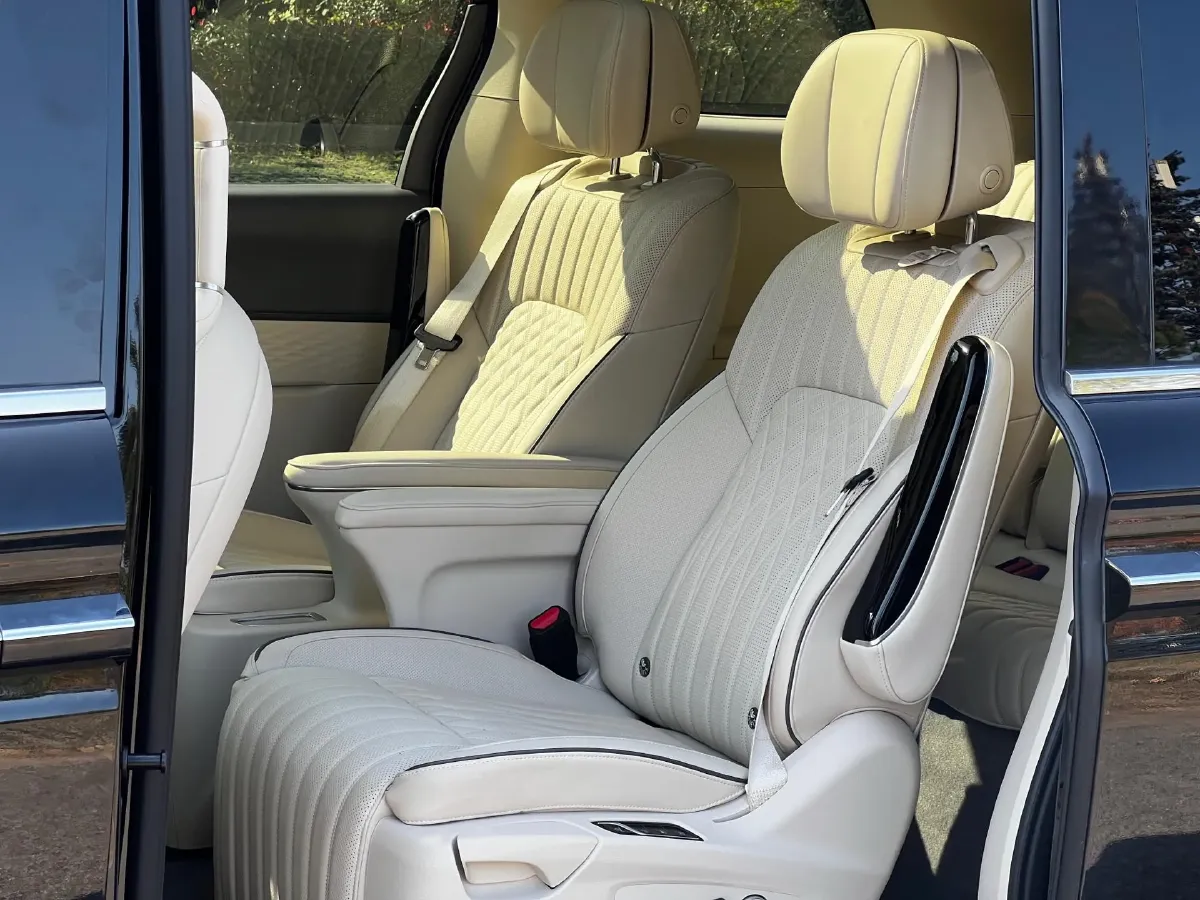 2022 Voyah Dream BEV 108.7KWH,autocango,china used car exporter,china ev exporter,chinese used car exporter,chinese used ev exporter