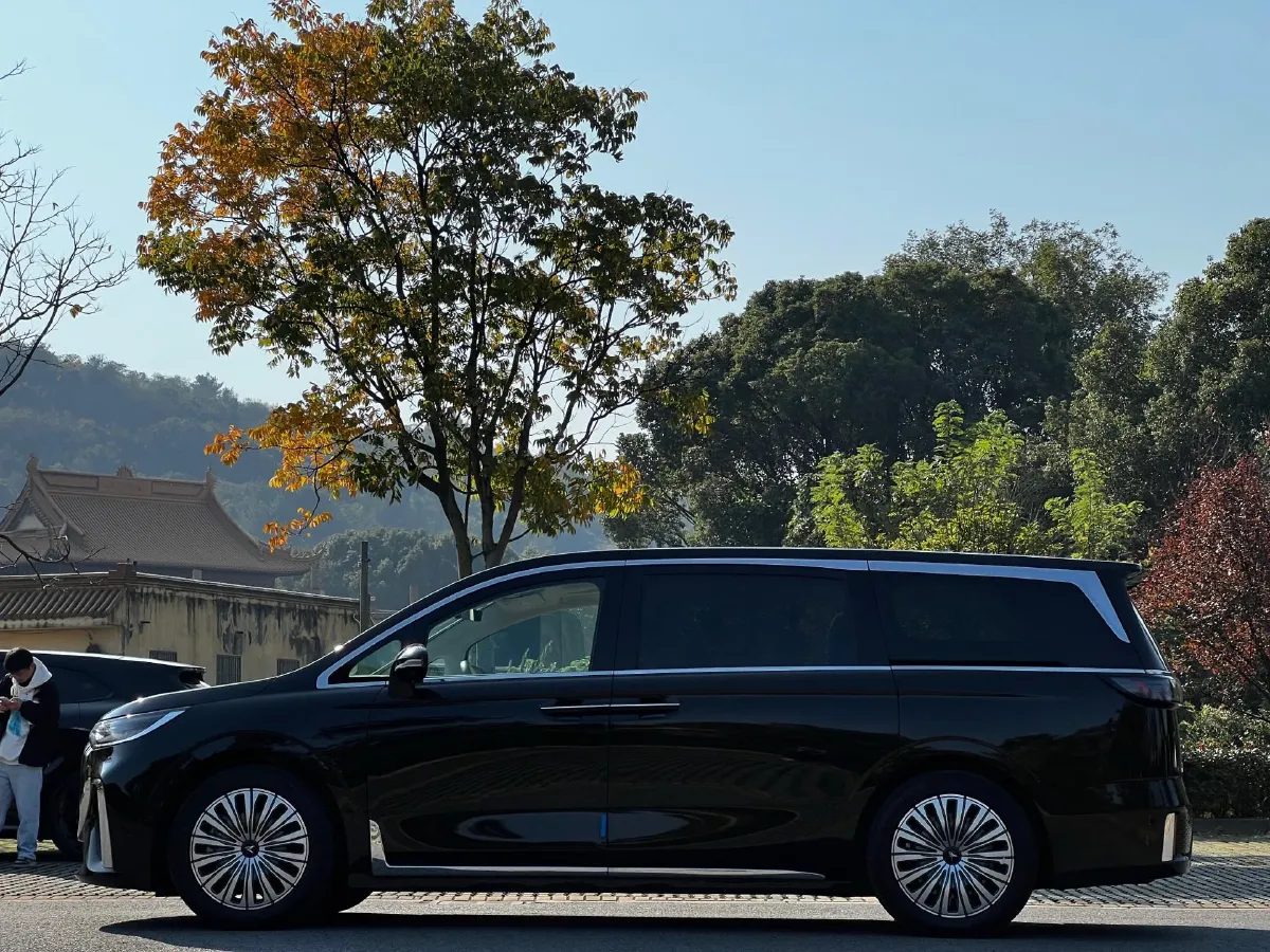 2022 Voyah Dream BEV 108.7KWH,autocango,china used car exporter,china ev exporter,chinese used car exporter,chinese used ev exporter