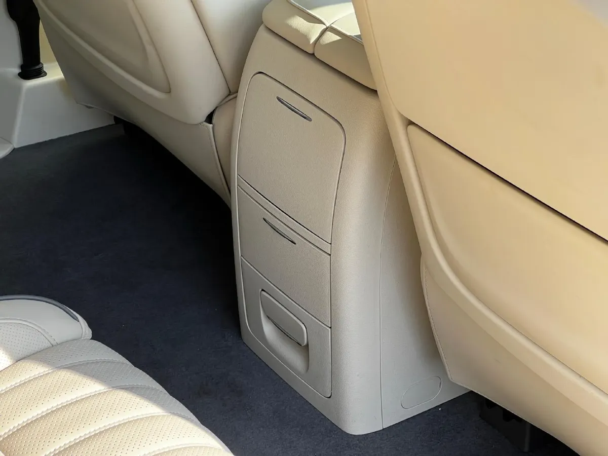2022 Voyah Dream BEV 108.7KWH,autocango,china used car exporter,china ev exporter,chinese used car exporter,chinese used ev exporter