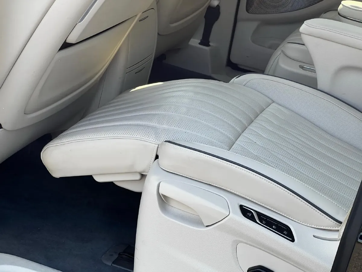 2022 Voyah Dream BEV 108.7KWH,autocango,china used car exporter,china ev exporter,chinese used car exporter,chinese used ev exporter