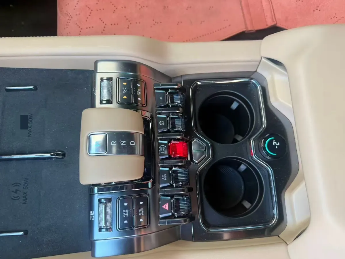 2025 FangChengBao Bao 8 2.0T 245HP L4 E-CVT PHEV 36.8KWH,autocango,china used car exporter,china ev exporter,chinese used car exporter,chinese used ev exporter