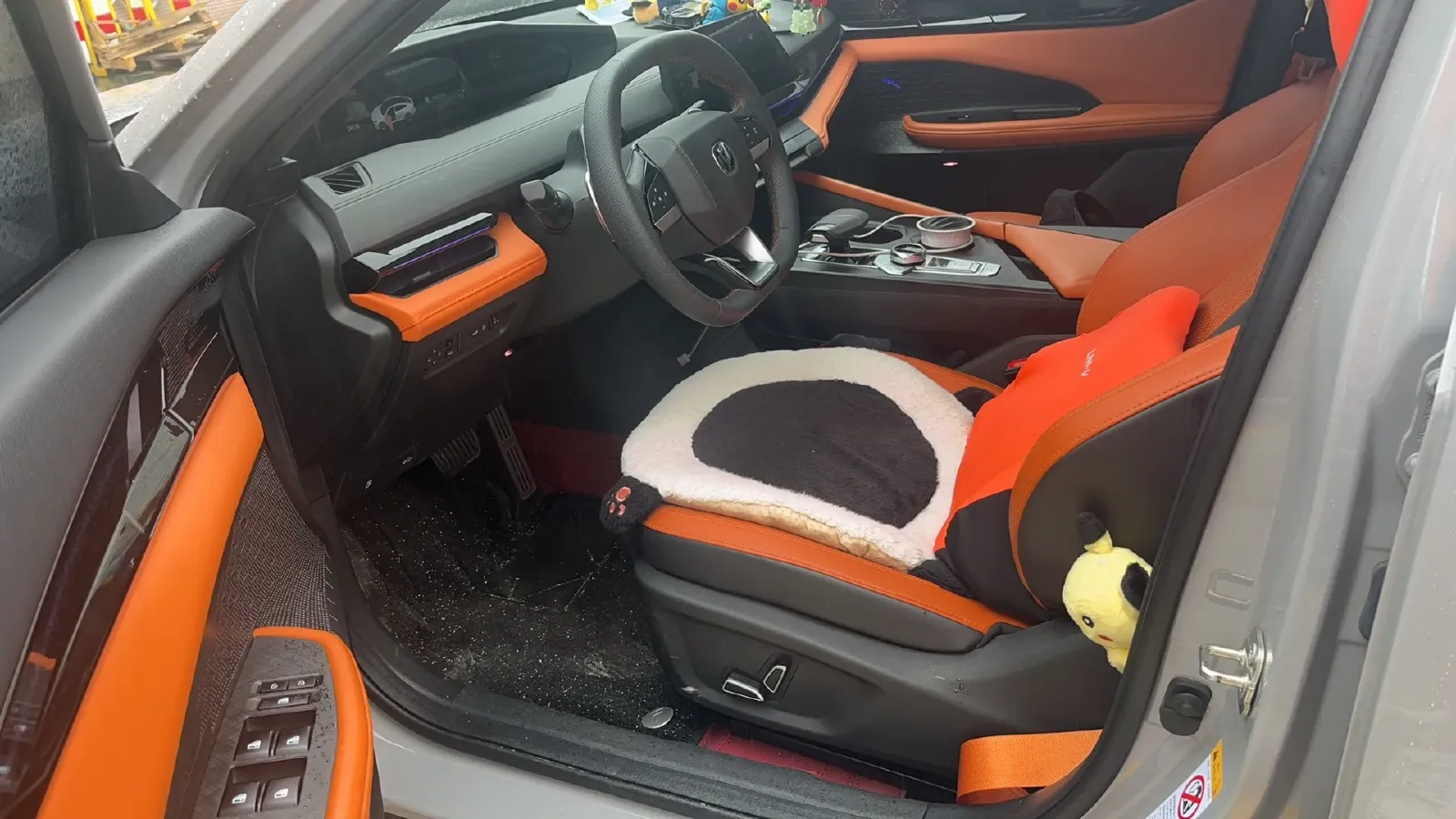2023 ChangAn UNI-V 1.5T 188HP L4 7DCT,autocango,china used car exporter,china ev exporter,chinese used car exporter,chinese used ev exporter