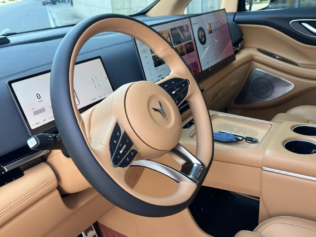 2025 Voyah Dream 1.5T 150HP L4 PHEV 41.7KWH,autocango,china used car exporter,china ev exporter,chinese used car exporter,chinese used ev exporter